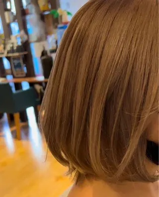 ショート ハイトーン/ ダブルカラー/透明感のヘアスタイル