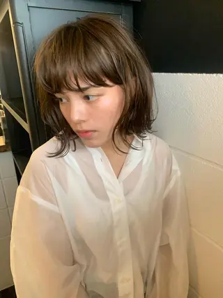 ミディアム コヤマ ナミのヘアスタイル