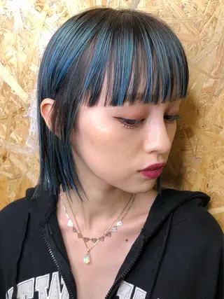 ショート カラー SALOWIN所属・ブリーチ✨ ボブ🪢レイヤーのヘアスタイル