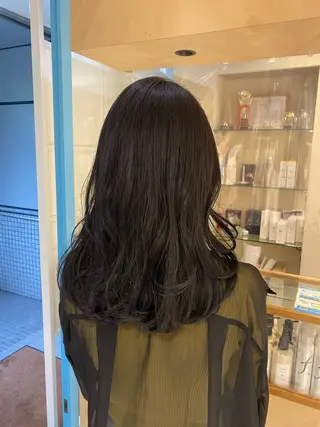 ロング カラー 中山 優里のヘアスタイル