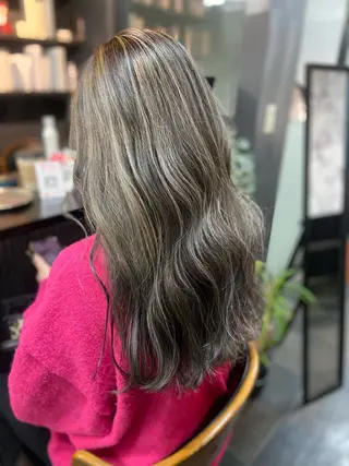 ロング 瀧下 唯のヘアスタイル