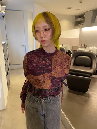 ショート カラー MIU/ルーツカラー 顔まわりレイヤーのヘアスタイル