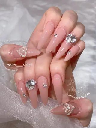 MoON...❤︎ MeGuのネイルデザイン