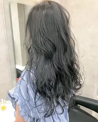 ロング ハイトーン×レイヤー カットTAKUMIのヘアスタイル
