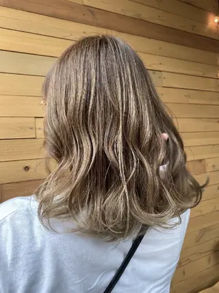 セミロング カラー 埼玉久喜/ハイトーン デザインカラーRYOのヘアスタイル