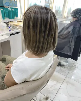 ミディアム 篠塚 菜々子のヘアスタイル