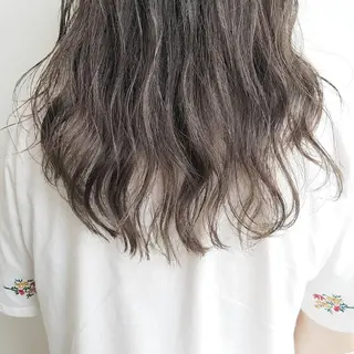 ミディアム カラー ネイル iplus✴ まつげ、眉毛、耳つぼのマツエク・マツパデザイン