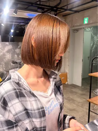 ショート カラー 僕なら縮毛矯正してて もブリーチできますのヘアスタイル