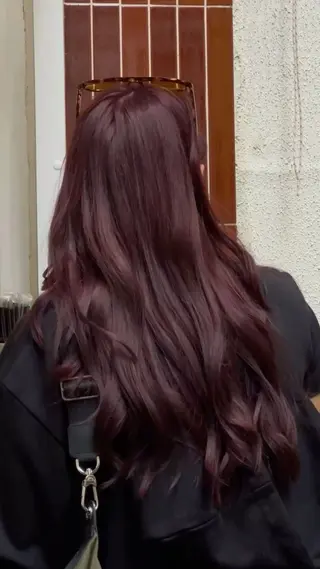 カラー rinka／暖色 ブリーチのヘアスタイル