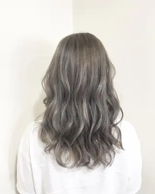 セミロング ヤマグチ ヒカルのヘアスタイル