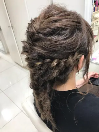 セミロング ヘアアレンジ 【暖色カラー特化】 中山由梨のヘアスタイル