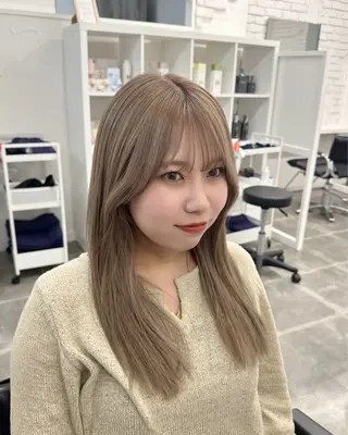 ロング カラー 梅田/ミルクティー ベージュ sayaのヘアスタイル