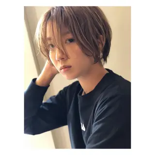 ショート ブリーチカラー🌈 石垣翔太のヘアスタイル