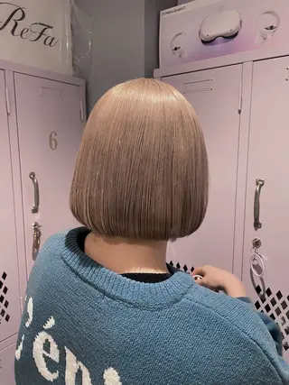 ショート カラー 菜々🫧新宿 透明感ケアブリーチのヘアスタイル