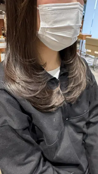 セミロング esse大阪茶屋町店所属・レイヤーカット 新井田陽寿のヘアスタイル