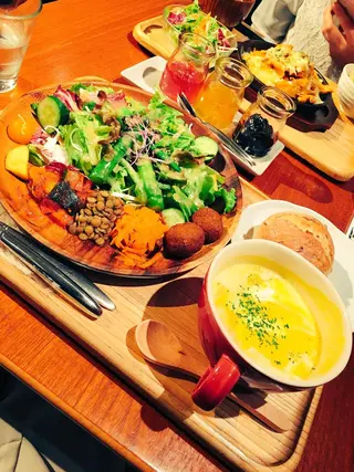 ロング カラー パーマ ヘアアレンジ メンズ キッズ ネイル マツエク・マツパ アニメ,Vオタク× 即効痩せエステサロンのエステ・リラクイメージ