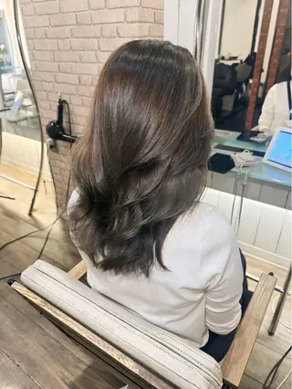 セミロング カラー ヘアアレンジ MiU所属・韓国×髪質改善×美髪 縮毛矯正×レイヤーのヘアスタイル