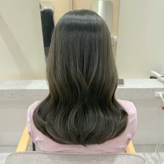 セミロング ブリーチなしカラー の職人YOSHIKIのヘアスタイル