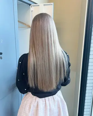 ロング カラー 寺澤 花梨のヘアスタイル