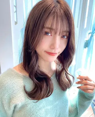 セミロング ❤️ブリーチなし💚 ダブルカラー平野実花のヘアスタイル