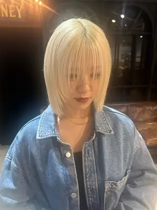 ミディアム カラー 池崎 真菜のヘアスタイル