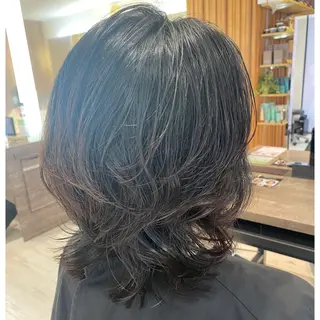 ミディアム パーマ ベージュ/インナー カラー🤍Rieのヘアスタイル