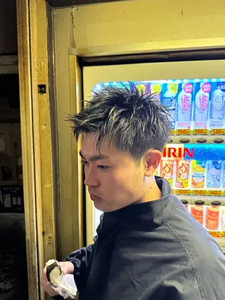 メンズ タツキ／レイヤー／ パーマ／艶カラーのヘアスタイル