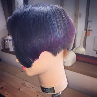 ショート カラー じょん 。のヘアスタイル