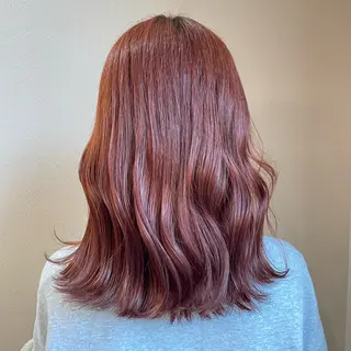 ミディアム カラー 岡本 彩香のヘアスタイル