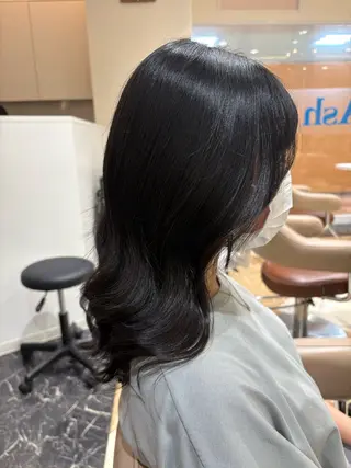 セミロング 髪質改善カラー なーこ💖🌈のヘアスタイル