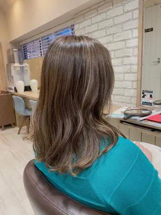 セミロング カラー 清水 有実子のヘアスタイル