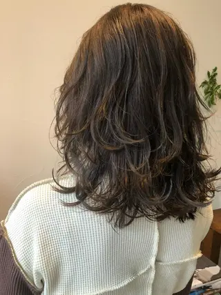 ミディアム カラー パーマ LINKIE リンキーのヘアスタイル