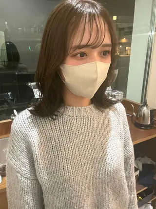 ミディアム あやか/ベージュ /透け感カラーのヘアスタイル