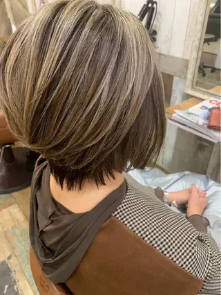 ショート カラー Hair's RooMのヘアスタイル