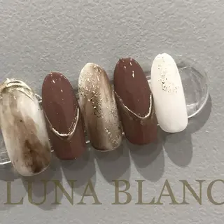 ミディアム nail LUNA BLANCのネイルデザイン