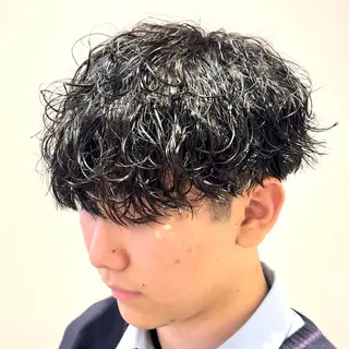 ショート パーマ ヘアアレンジ メンズ 艶カラー の達人のヘアスタイル