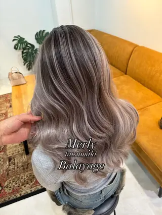 セミロング カラー Merly Osakaのヘアスタイル