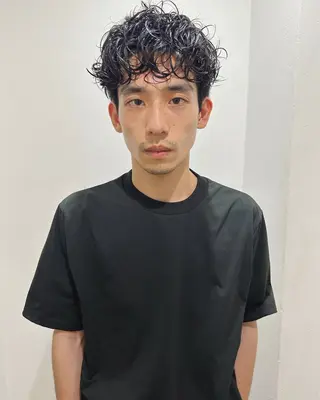 ショート パーマ メンズ Loom.所属・村上雅人 ナチュラルモードのヘアスタイル