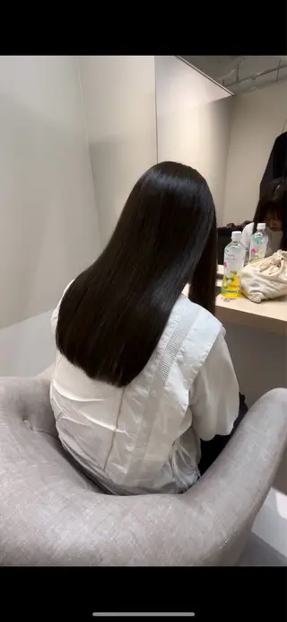 ロング サカグチユキナ 【tocca】のヘアスタイル