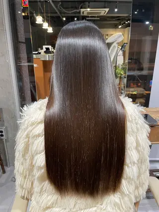 ロング esse大阪茶屋町店所属・レイヤーカット 新井田陽寿のヘアスタイル