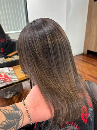 ミディアム カラー ヘアアレンジ グランルッソ所属・岡山× バレイヤージュカラーのヘアスタイル