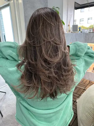 セミロング 海外レイヤーカット 🇺🇸山村拓士のヘアスタイル