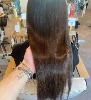 ミディアム 大阪ウルフカット ハッシュカットのヘアスタイル