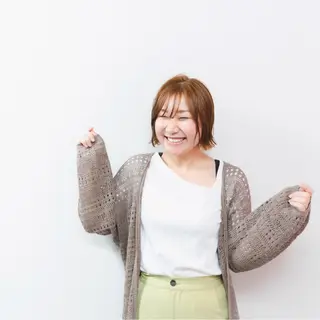 ミディアム カラー シェアハピ ヤマモトのヘアスタイル