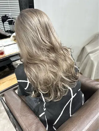 ミディアム カラー ARCANAブリーチ レイヤーカット/原宿のヘアスタイル