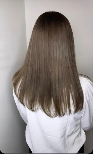 ロング メンズバレイヤージュ 斉藤春のヘアスタイル