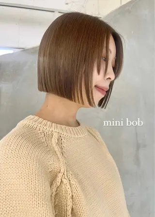 ショート カラー effect横浜所属・切りっぱなしボブ/ 艶カラー/綾莉のヘアスタイル