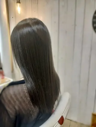 カラー セミロング 野田 茉希のヘアスタイル