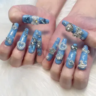 ネイル ゴテゴテ💙ワンホン リオナのネイルデザイン