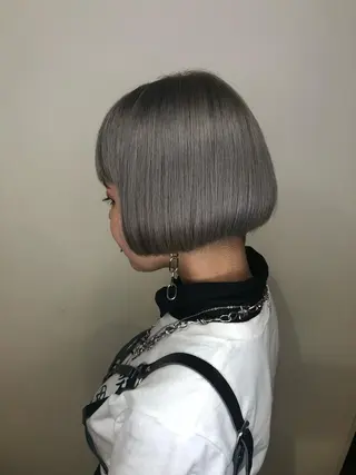 ミディアム カラー ウルフカット／吉村 桃子のヘアスタイル